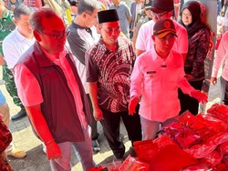 Tekan Inflasi Jelang Lebaran, Bupati Mojokerto Gencarkan Pasar Murah