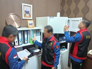 Kejati Jateng Geledah Kantor BUMD di Cilacap Terkait Dugaan Korupsi Rp 237 M Kejati Jateng Geledah Kantor BUMD di Cilacap Terkait Dugaan Korupsi Rp 237 M