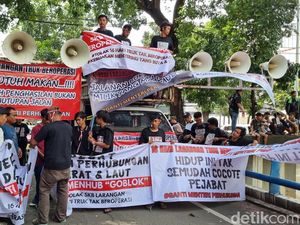 Jeritan Protes Sopir Truk Dibatasi 16 Hari hingga Minta Menhub Dicopot Jeritan Protes Sopir Truk Dibatasi 16 Hari hingga Minta Menhub Dicopot