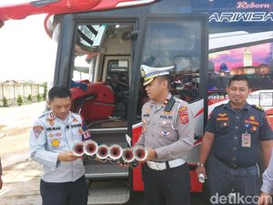 Masih Ada Bus Mudik Bandel Pakai Telolet di Cirebon Masih Ada Bus Mudik Bandel Pakai Telolet di Cirebon