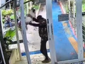 Anggota Ormas yang Viral Bikin Ulah di Kantor Dinkes Bekasi Ditangkap Anggota Ormas yang Viral Bikin Ulah di Kantor Dinkes Bekasi Ditangkap