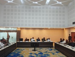 Pratikno Pimpin Rapat Bahas Penanganan Erupsi Gunung Lewotobi