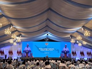 Prabowo dan Gibran Buka Puasa Bersama Kabinet Merah Putih di Istana