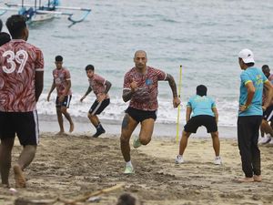PSBS Biak Jaga Kebugaran dan Genjot Fisik Pemain Saat Jeda Liga 1 2024/2025 PSBS Biak Jaga Kebugaran dan Genjot Fisik Pemain Saat Jeda Liga 1 2024/2025