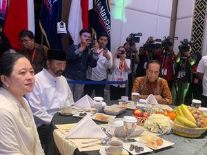 Puan dan Jokowi Duduk Satu Meja Bareng Paloh di Bukber NasDem Puan dan Jokowi Duduk Satu Meja Bareng Paloh di Bukber NasDem