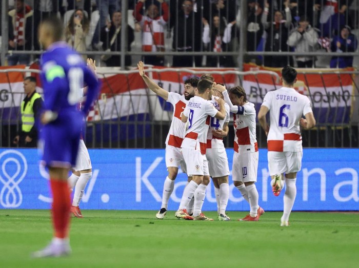 Soccer Football - Nations League - Quarter Final - First Leg - Croatia v France - Stadion Poljud, Split, Croatia - March 20, 2025 Croatia's Ivan Perisic celebrates with teammates after scoring their second goal REUTERS/Antonio Bronic