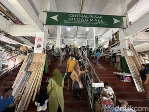 Pedagang Pusat Pasar Medan Keluhkan Dagangan Sepi Meski Mau Lebaran Pedagang Pusat Pasar Medan Keluhkan Dagangan Sepi Meski Mau Lebaran