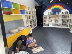 Tak Cuma Mahasiswa, Emak-emak Sleman Juga Hobi Nongkrong di Ruang Literasi