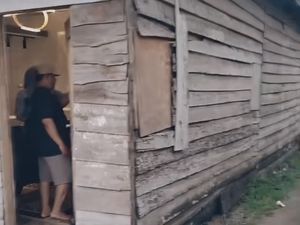 Rumah Viral Luarnya Gubuk Kayu, Dalamnya Bikin Netizen Takjub Rumah Viral Luarnya Gubuk Kayu, Dalamnya Bikin Netizen Takjub