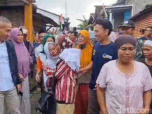 Momen Haru Mak Ribut TKW Batang Hilang 19 Tahun di Malaysia Tiba di Rumah Momen Haru Mak Ribut TKW Batang Hilang 19 Tahun di Malaysia Tiba di Rumah