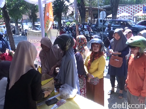Pasar Sembako Murah di Lumajang Diserbu Warga Pasar Sembako Murah di Lumajang Diserbu Warga