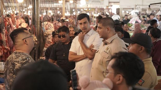 Anggota Komisi IV DPR RI Rajiv bersama Wakil Bupati Bandung Ali Syakieb, sidak ke Pasar Sehat Soreang pada Sabtu (22/3/2025). Foto: Dok. Istimewa.