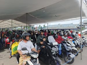 Hindari Terjebak Nyepi, Pemudik Mulai Padati Pelabuhan Gilimanuk