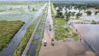 Menerobos Banjir di Tanjung Jabung Barat Jambi