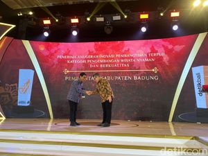 Komitmen Wujudkan Pariwisata Berkualitas, Pemkab Badung Raih detikBali Awards