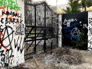 Video: Sisa-sisa Demo Tolak UU TNI, Gedung DPRD Jabar Penuh Coretan Video: Sisa-sisa Demo Tolak UU TNI, Gedung DPRD Jabar Penuh Coretan