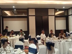 Koster Satu Meja dengan Pangdam Udayana-Diesel Astawa Jelang detikBali Awards