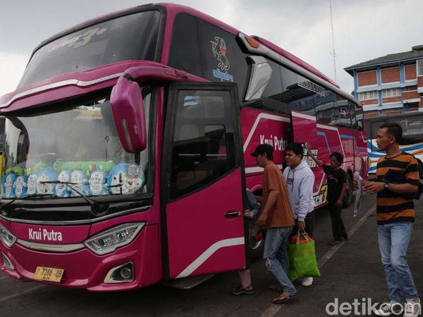 H-8 Lebaran, Pemudik Mulai Terlihat di Terminal Bekasi