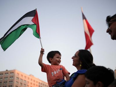 Warga Chili Turun ke Jalan Dukung Palestina