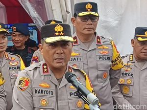 Video: Kapolda Metro Cek Kesiapan Pos Pengamanan Tol Japek Km 39 Video: Kapolda Metro Cek Kesiapan Pos Pengamanan Tol Japek Km 39