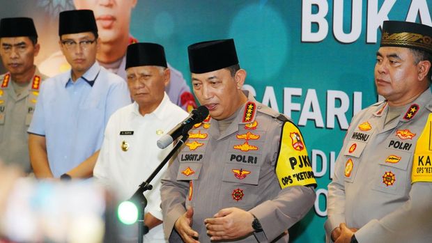 Kapolri Jenderal Listyo Sigit Prabowo menghadiri acara safari Ramadan 1446 H di Masjid Raya Al-Mashun, Medan, Sumatera Utara. Foto: Dok. Istimewa.