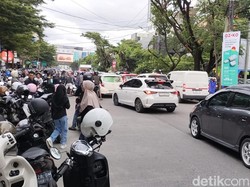 Parkiran Depan Mal Panakkukang Makassar Penuh, Lalin di Boulevard Tersendat