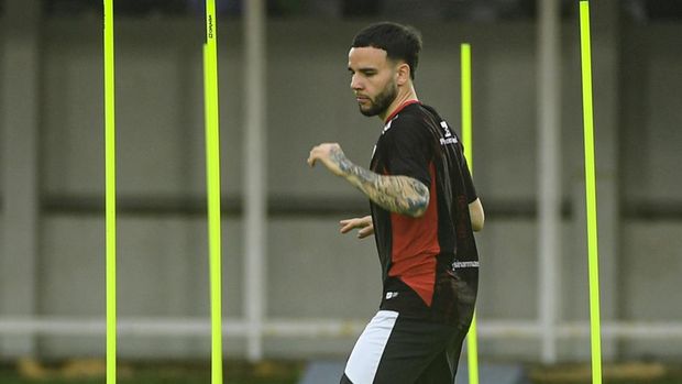 Pemain Timnas Indonesia Calvin Verdonk melakukan latihan jelang pertandingan Kualifikasi Piala Dunia 2026 di Stadion Madya, komplek GBK, Senayan, Sabtu (22/3/2025). Timnas Indonesia bakal melawan Bahrain dalam laga kedelapan putaran ketiga Kualifikasi Piala Dunia 2026 area Asia, di Stadion Utama Gelora Bung Karno (SUGBK), Jakarta, pada Selasa (25/3). ANTARA FOTO/Muhammad Adimaja