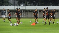 Timnas Indonesia melakukan latihan jelang pertandingan Kualifikasi Piala Dunia 2026 di Stadion Madya, komplek GBK, Senayan, Sabtu (22/3/2025).