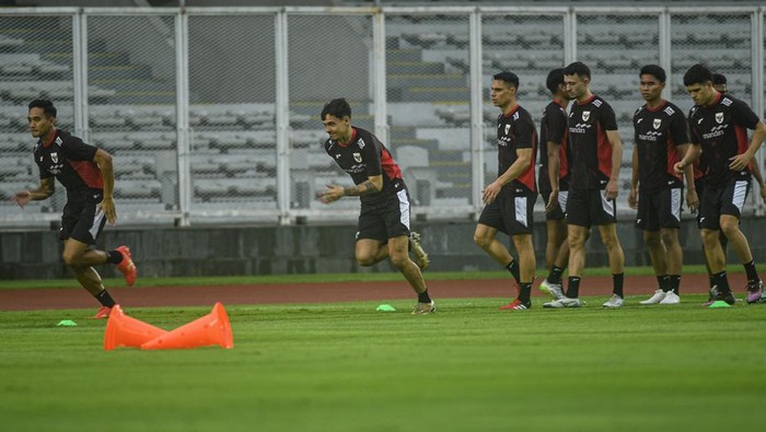 Timnas Indonesia melakukan latihan jelang pertandingan Kualifikasi Piala Dunia 2026 di Stadion Madya, komplek GBK, Senayan, Sabtu (22/3/2025). Timnas Indonesia akan melawan Bahrain dalam laga kedelapan putaran ketiga Kualifikasi Piala Dunia 2026 zona Asia, di Stadion Utama Gelora Bung Karno (SUGBK), Jakarta, pada Selasa (25/3). ANTARA FOTO/Muhammad Adimaja/Spt.