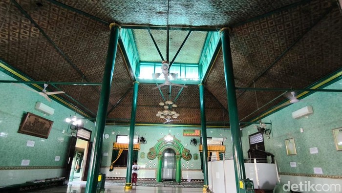 Masjid Agung Keraton Kanoman Cirebon Masjid Agung Keraton Kanoman Cirebon