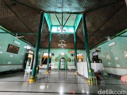 14 Masjid Unik dan Bersejarah di Cirebon