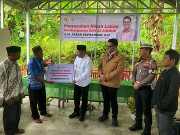 Waka MPR Serahkan Hibah Lahan untuk SDN 25 Sindue di Donggala