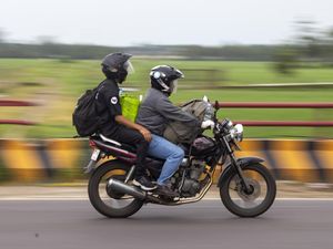 Pemudik Motor Mulai Terlihat di Jalur Pantura