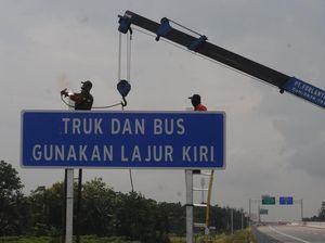 Bandel! Bus Lewat di Lajur Kanan Tol, Disuruh Berhenti Jalan Terus