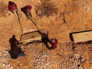 Puluhan Jenazah Tidak Dikenal Dimakamkan Massal