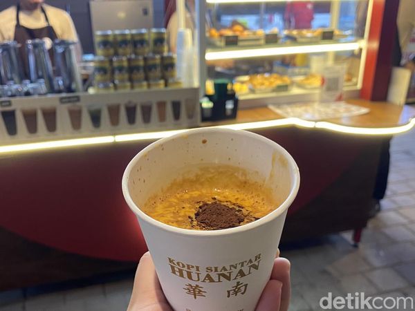 Slurrp! Ada Kopi Telur hingga Pisang Goreng Wijen di Kopitiam PIK