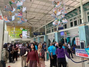 Stasiun Senen Mulai Ramai, Pemudik Pilih Mudik Lebih Awal karena Bisa WFH