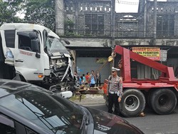 Truk Seruduk Truk di Lamongan, Sopir Diduga Kurang Jaga Jarak