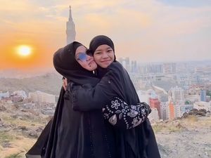 Ummi Quary Bahagia Campur Deg-degan Umrah Berdua Ibu, Ada Kejadian Bikin Sedih Ummi Quary Bahagia Campur Deg-degan Umrah Berdua Ibu, Ada Kejadian Bikin Sedih
