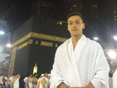 Foto: Momen Umrah Para Artis-Atlet Muslim Dunia