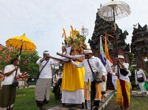 Melihat Upacara Melasti di Surabaya