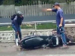 Detik-detik Pelaku Curanmor Tak Berkutik Usai Kakinya Ditembak oleh Polisi Detik-detik Pelaku Curanmor Tak Berkutik Usai Kakinya Ditembak oleh Polisi
