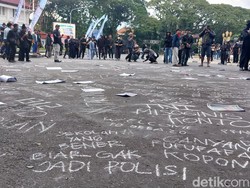 Demo UU TNI Kota Malang, Kecaman Dwifungsi ABRI Tertulis di Aspal Jalan