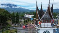 Jam Gadang Bukittinggi Bersolek Jelang Idul Fitri 2025
