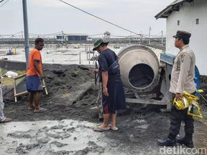 Buruh Bangunan di Situbondo Tewas Tersengat Listrik Mesin Molen Buruh Bangunan di Situbondo Tewas Tersengat Listrik Mesin Molen