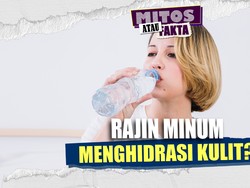 Judul: Mitos atau Fakta: Banyak Minum Air Bikin Kulit Lembap