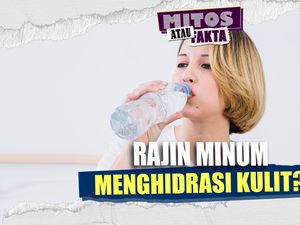 Judul: Mitos atau Fakta: Banyak Minum Air Bikin Kulit Lembap Judul: Mitos atau Fakta: Banyak Minum Air Bikin Kulit Lembap