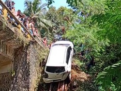 Sopir Mengantuk, Mini Bus Meluncur ke Jurang di Tasikmalaya