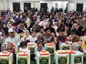 Pramono Buka Puasa Bersama 1.500 Anak Yatim di Masjid Raya Hasyim Asyari Pramono Buka Puasa Bersama 1.500 Anak Yatim di Masjid Raya Hasyim Asyari
