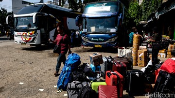 Jelang Libur Panjang, Terminal Bayangan Pondok Pinang Dibanjiri Pemudik!